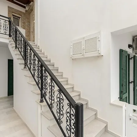 Makima Naxos Town * Naxos City